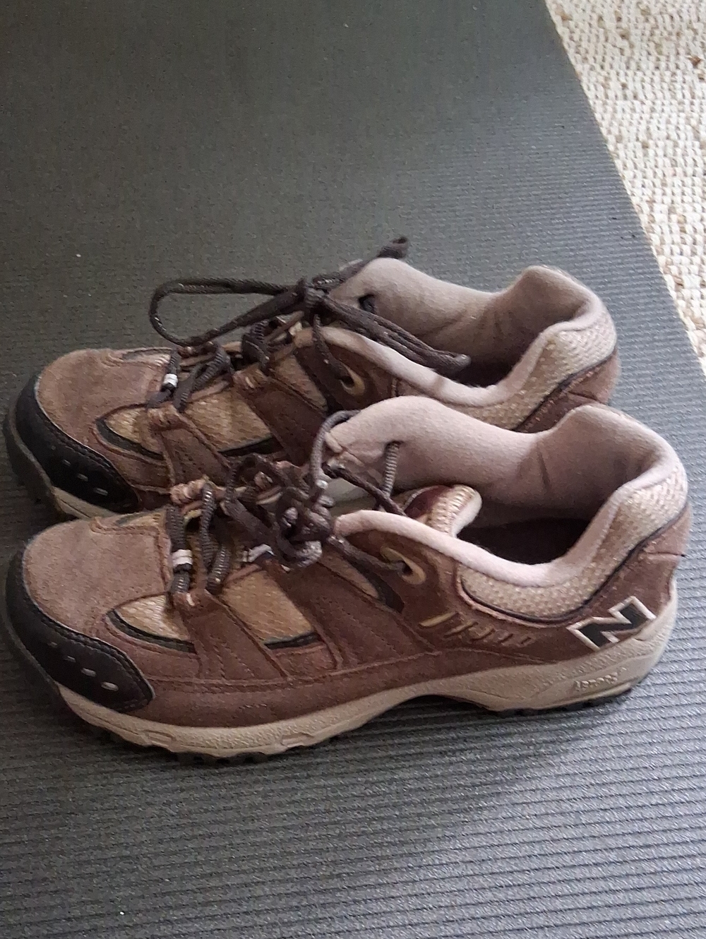 New Balance Womens Brown Suede Athletic Sneakers